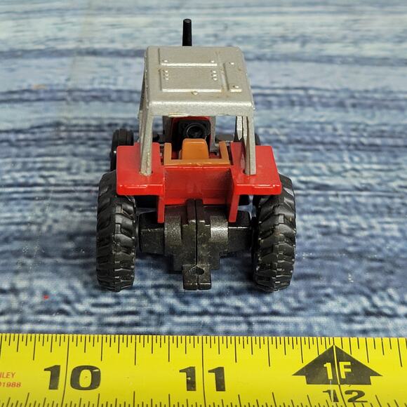 Vintage Ertl 1/64 scale die-cast Massey Harris 699 w/frontend tractor red/silver - Picture 6 of 8